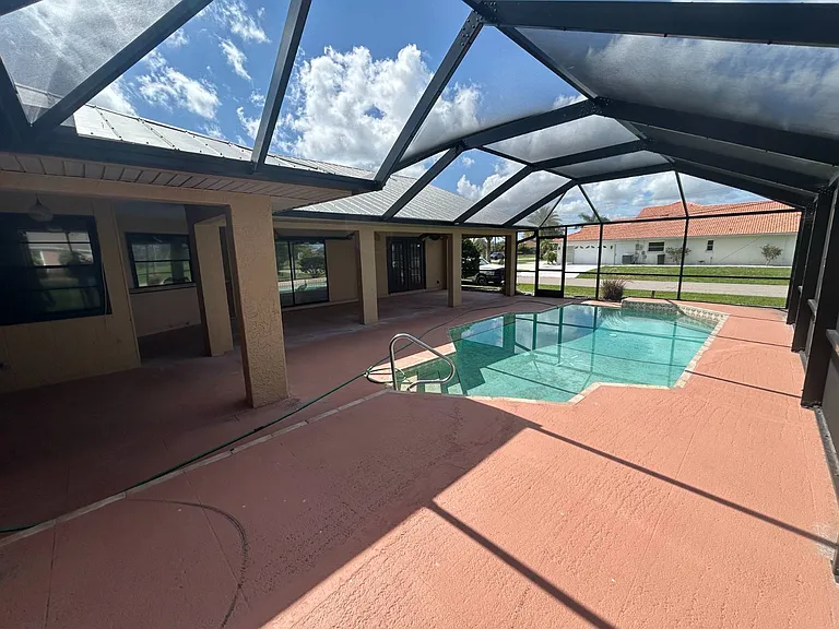 2093 Rio De Janeiro Ave — Photo 15