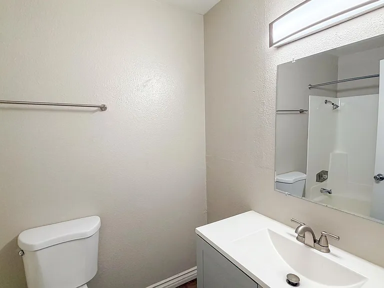 50th St Apartments — Photo 9