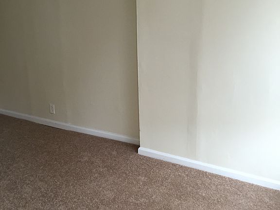 3rd image of 904 E 7th St