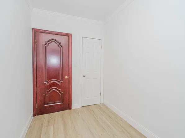 582 Bay Ridge Avenue image 26 of 41