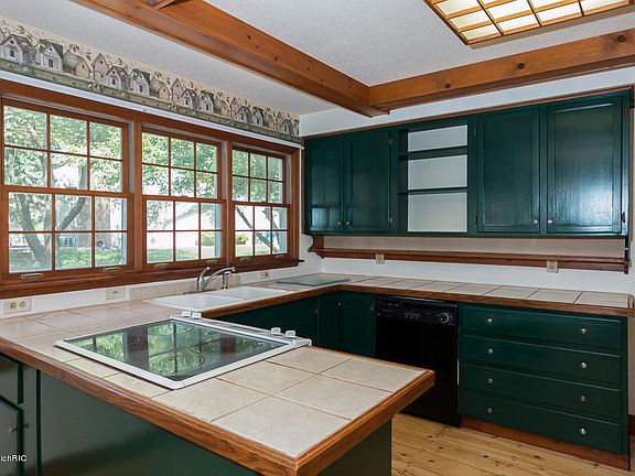 3rd image of 1555 Dogwood Dr