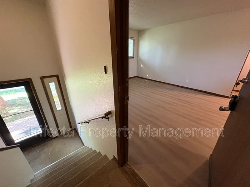 2 bed, 1.0 bath, 935 sqft, $1,345 — Photo 2