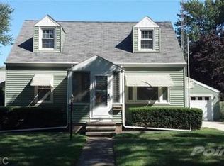 807 Columbia Ave, Saint Joseph, MI 49085