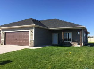 5409 S Yarrow Trl S, Sioux Falls, SD 57108