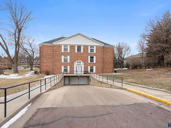 2nd image of 2501 S Kiwanis Ave APT 210