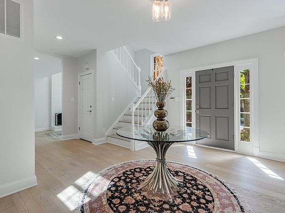 5th image of 1289 Middleton Ct