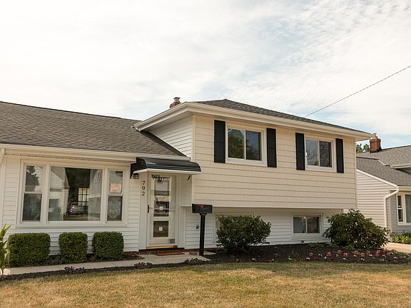 4th image of 792 Charles St