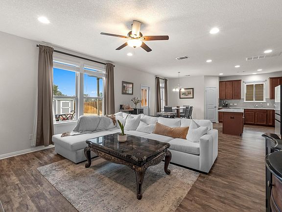 5th image of 809 Whitman Ave