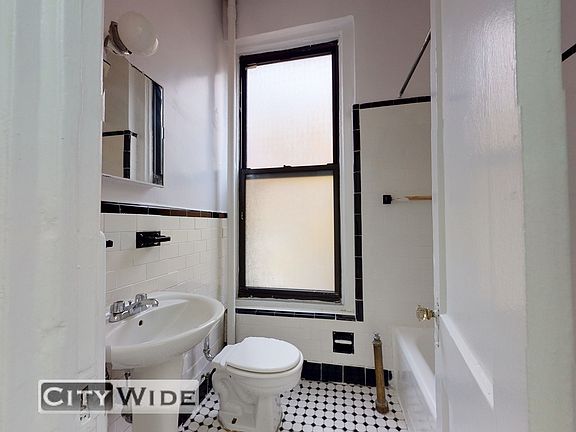 4th image of 171 E 88th St Front 2F