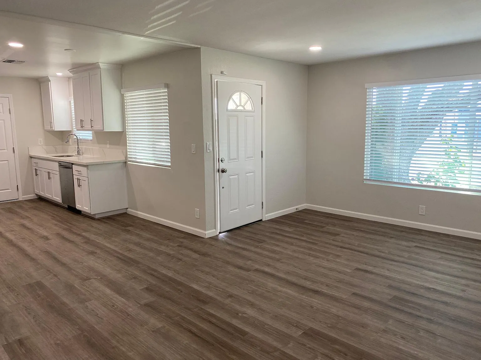 2 bed, 1000 sqft, $2,050 — Photo 4
