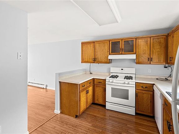 4th image of 479 Providence St APT C2
