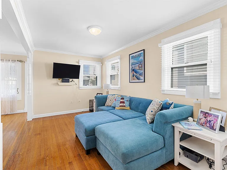 29 N Frontenac Ave #A — Photo 6