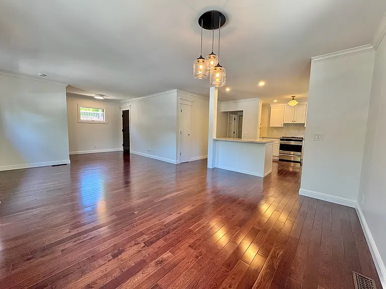21 Sierra Ave — Photo 4