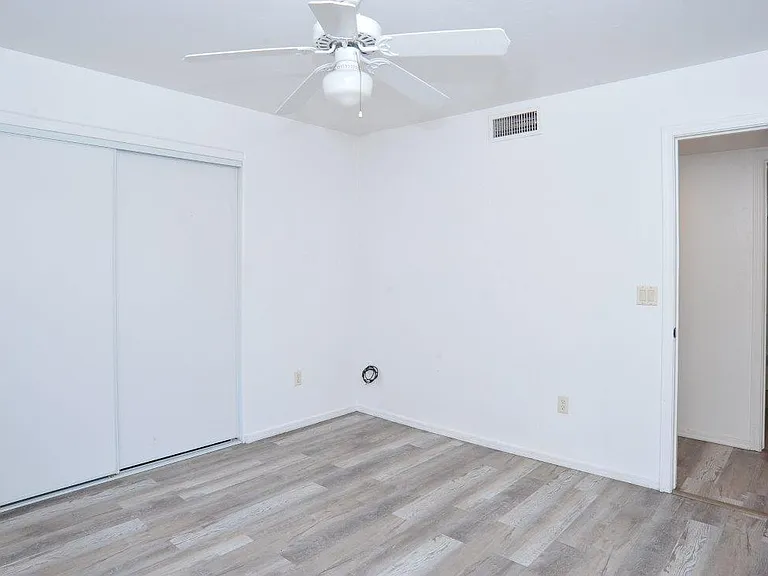 918 E Elm St #B — Photo 13