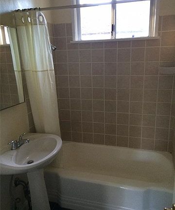 5th image of 4854 Riverton Ave