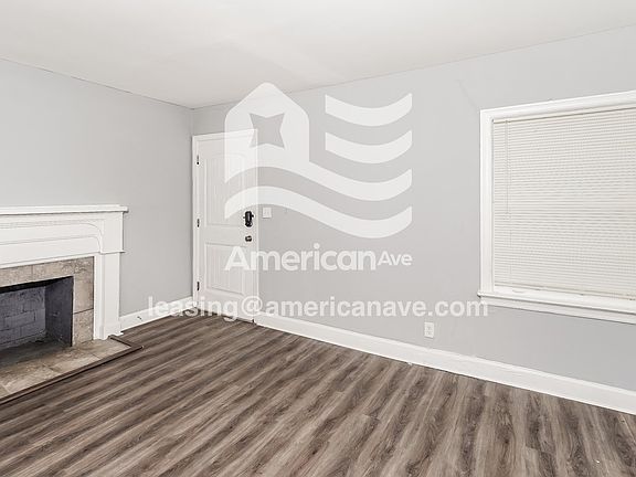 975097_003_living_room_12789883.jpg