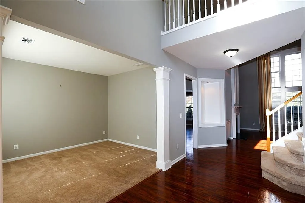 4 bed, 2.5 bath, 3270 sqft, $3,000 — Photo 4