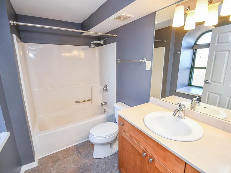 Master Bath w/Window