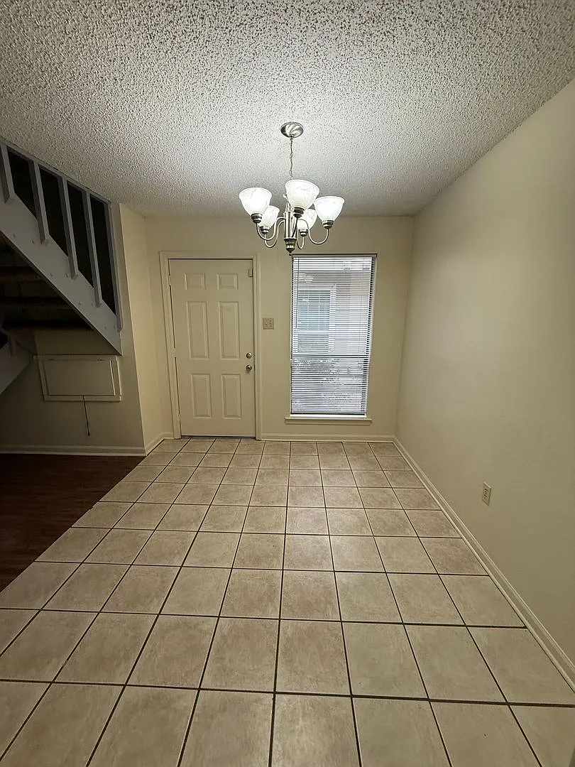 Move In Special Beautiful 3 Bedroom Apartment — Photo 4