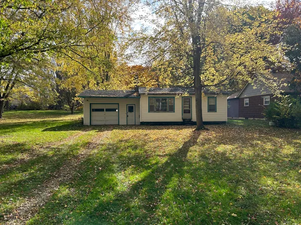 2992 Territorial Rd, Benton Harbor, MI 49022