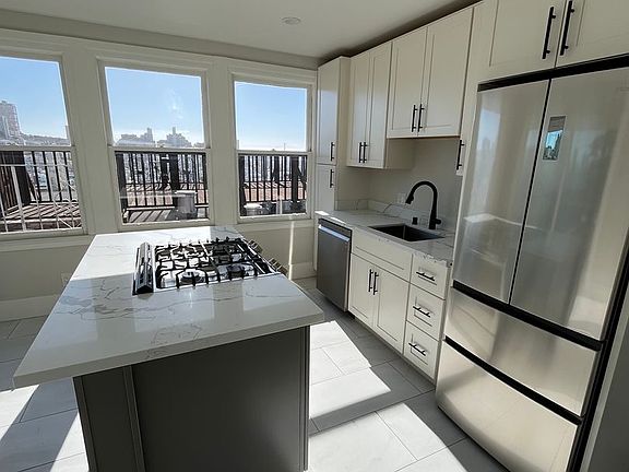 2nd image of 407-411 Greenwich St #407