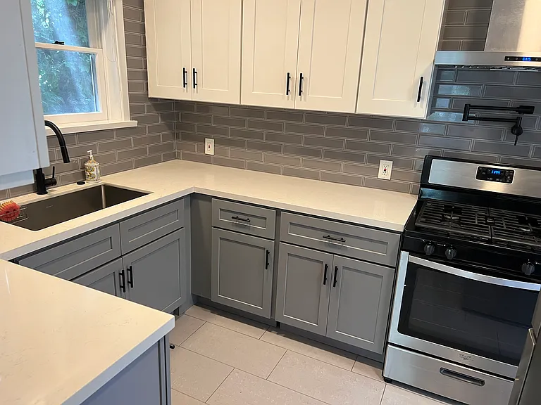 263 S Spalding Dr — Photo 4