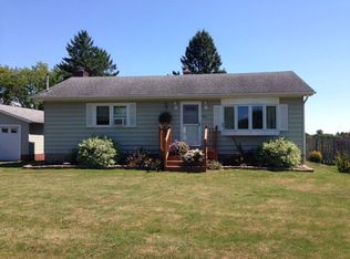 697 Prospect St, Champlain, NY 12919