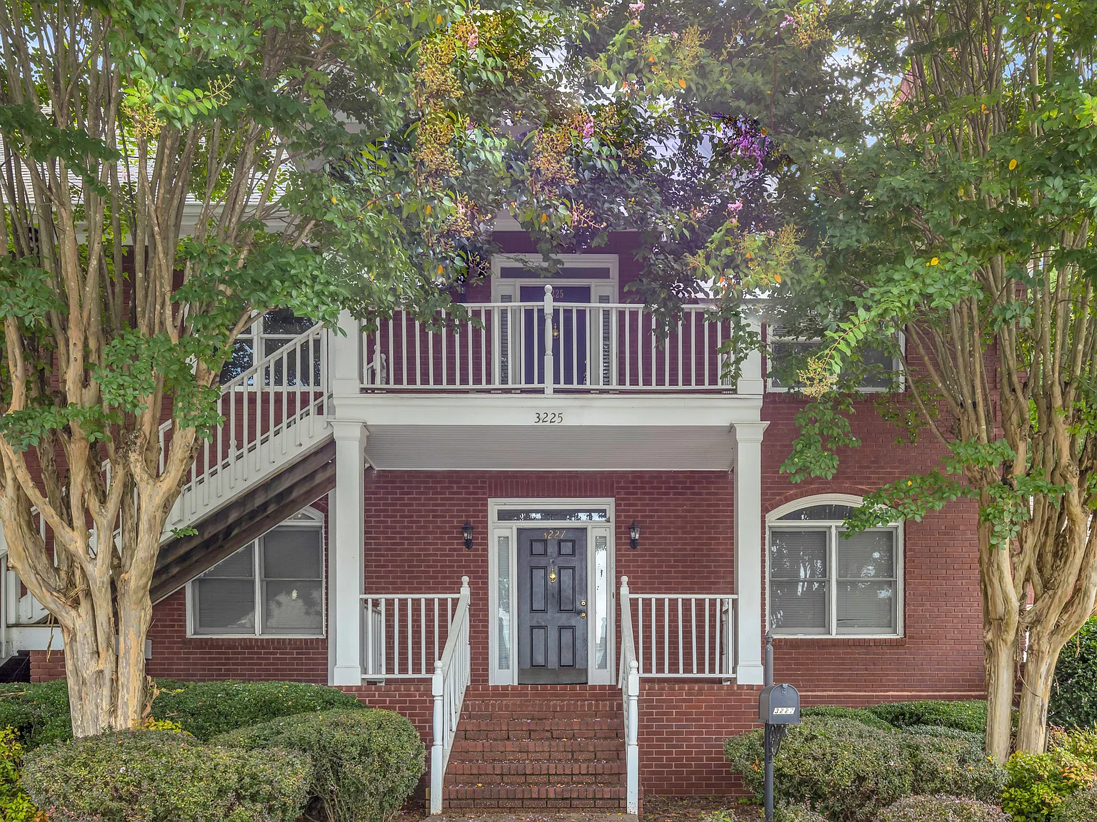 2 bed, 1352 sqft, $2,300 — Photo 1