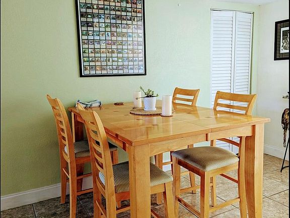 Chic dining area, shares granite bar with the kitchen. Great for entertaining.