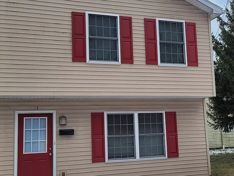 13 S Chestnut St — Photo 1