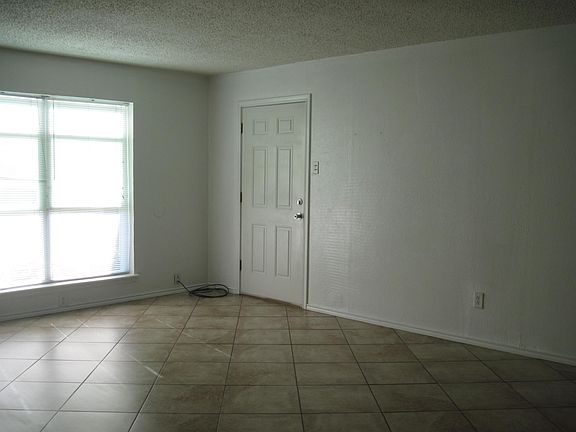 3rd image of 630 Jefferson St E #1