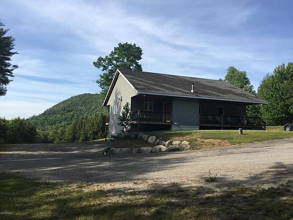 3rd image of 90 Rock Ave
