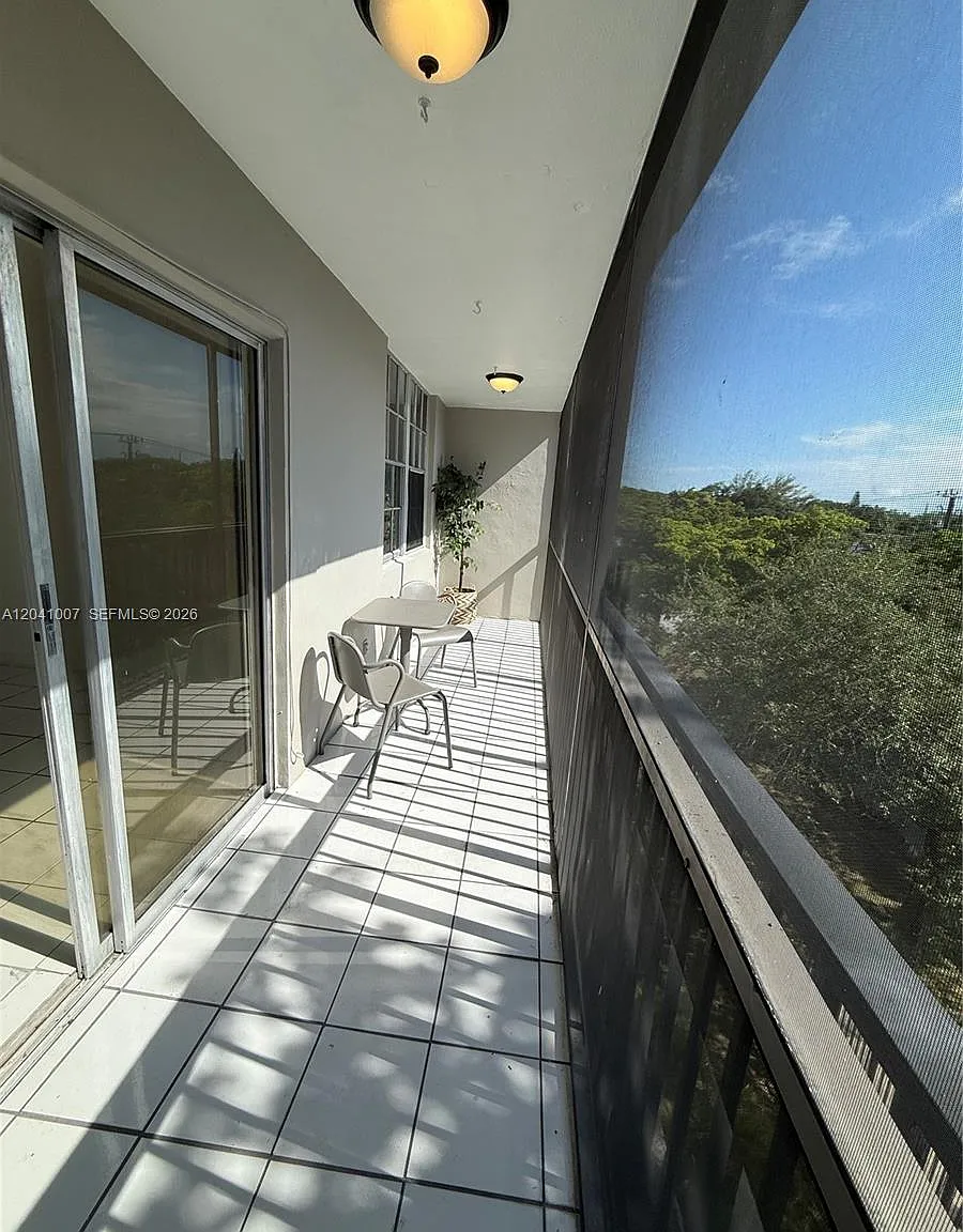 Dixie Terrace Condo — Photo 4