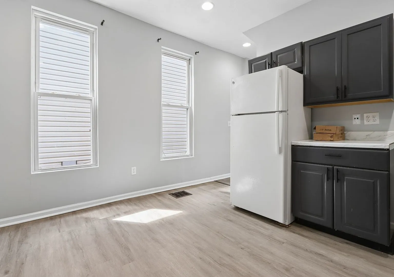 195-197 East Innis Avenue - 2 - Unit 195 — Photo 2