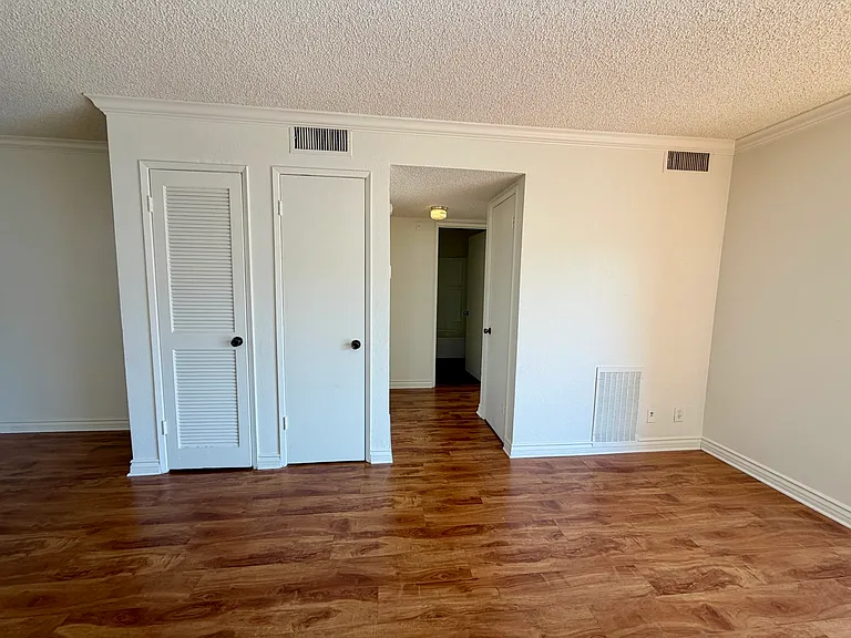 814 E Windsor Rd #104 — Photo 9