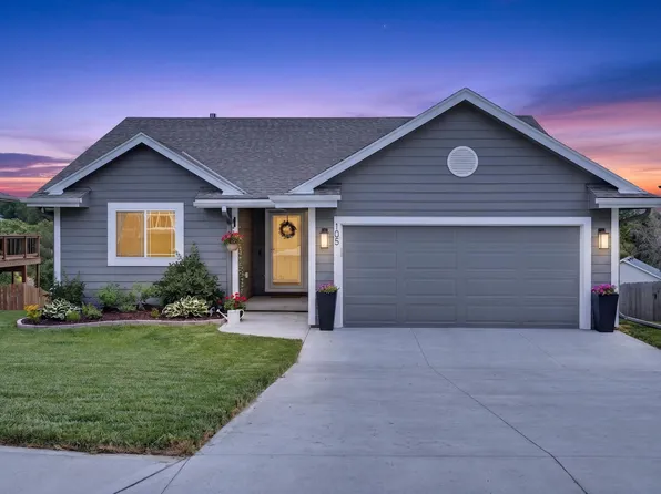 105 Maplewood Cir, Glenwood, IA 51534