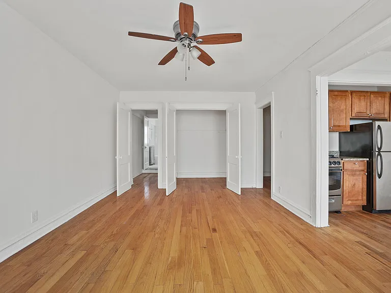 1009 Davis — Photo 1