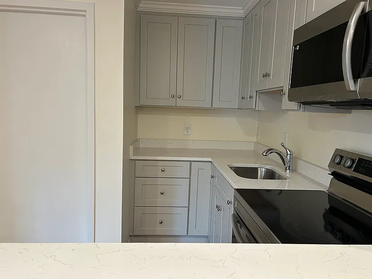 27 Minot St #C — Photo 2