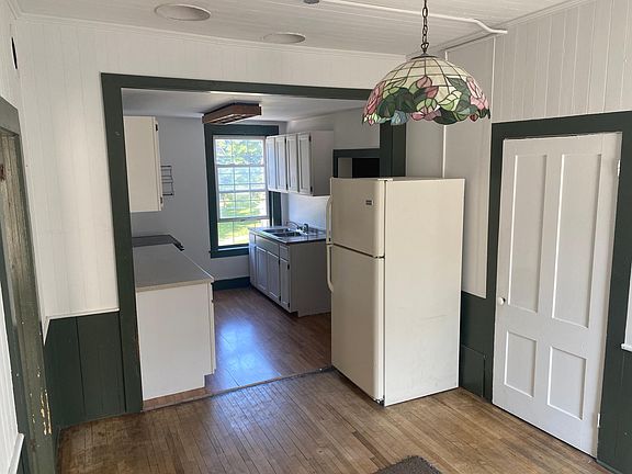 4th image of 264 Main St N #1