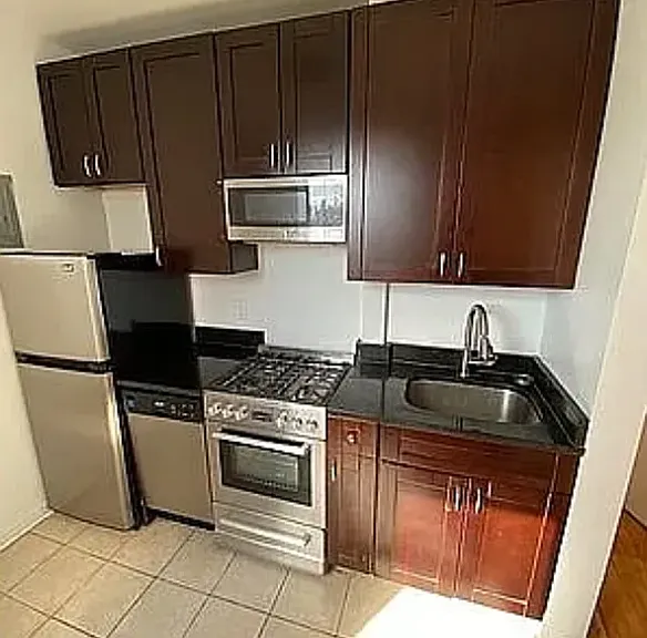 406 E 9th St #22 — Photo 1