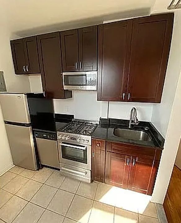 1st image of 406 E 9th St APT 22