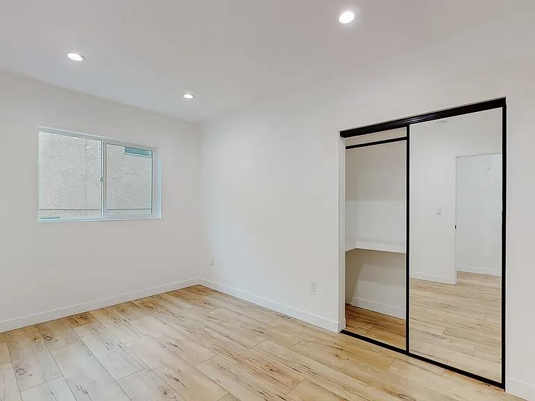6811 Gloria Ave — Photo 10