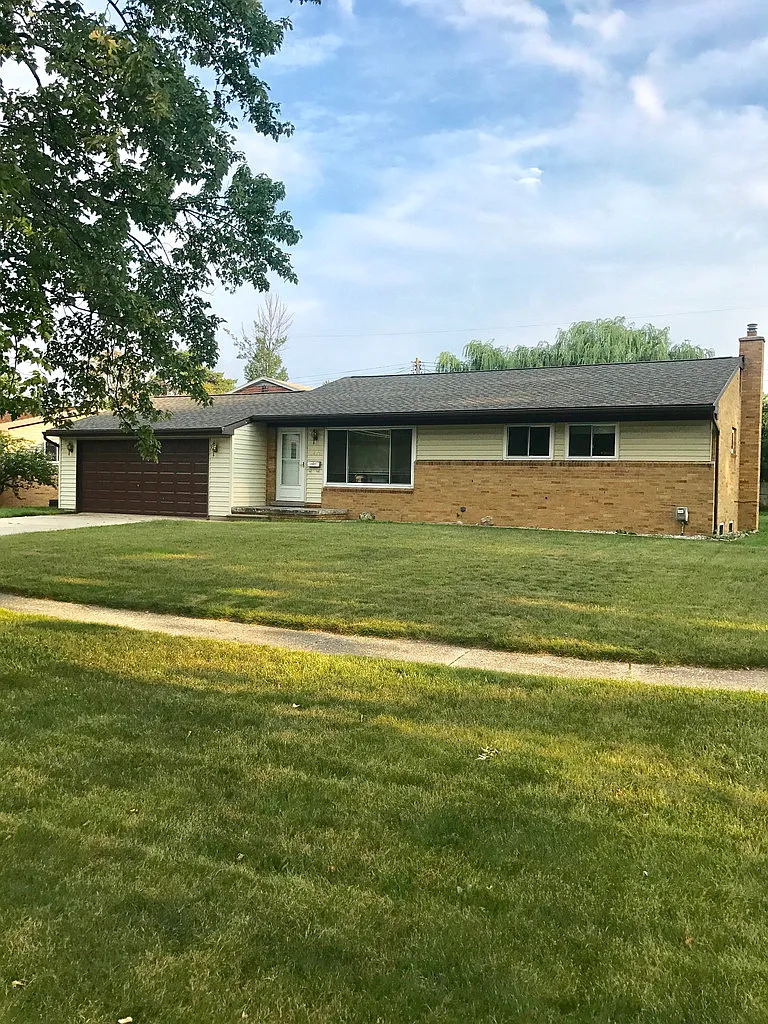 4899 Thornehurst Pl photo 1