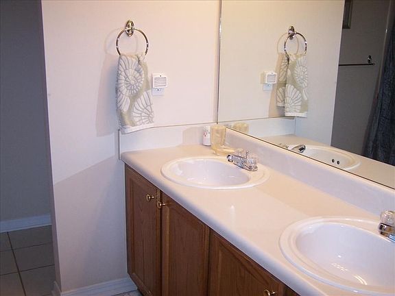 Master bath  w/double vanity
