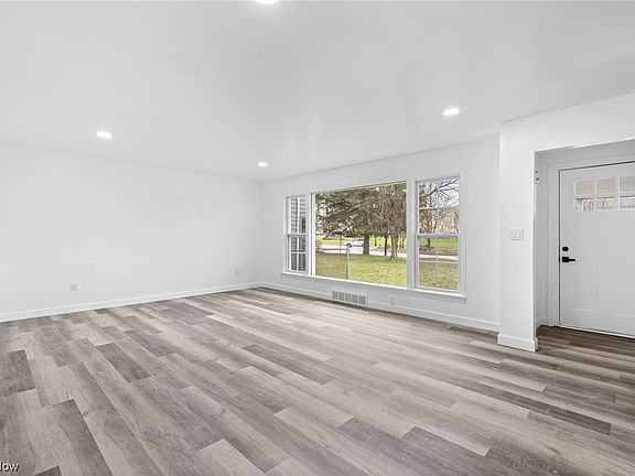 5th image of 3607 Fairmount Blvd