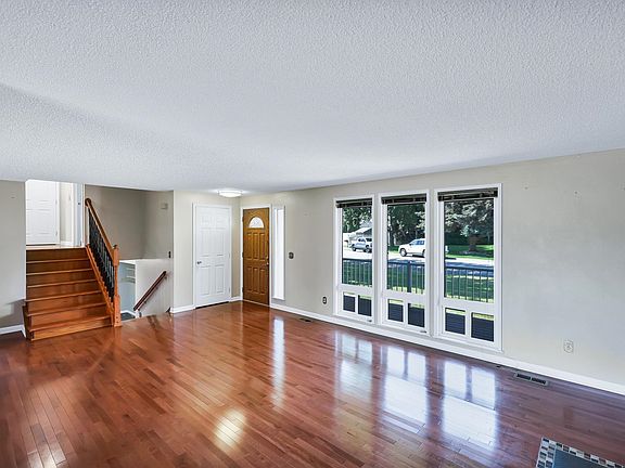 4th image of 25411 E Wabash Cir