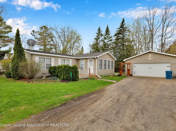 114 Flora Ave, Houghton Lake, MI 48629