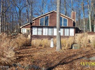2732 Radcliff Rd, Bushkill, PA 18324