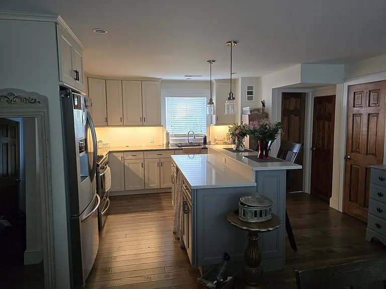 KITCHEN WITH LARGE PANTRY AND FULL BATH