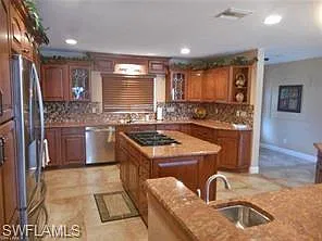 3 bed, 2.0 bath, 1798 sqft, $6,000 — Photo 4
